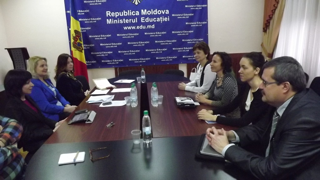 EKKA kohtumas minister Maia Sandu (vasakult esimene), aseminister Loretta Handrabura ning kõrghariduse osakonna juhataja Nadejda Veliscoga